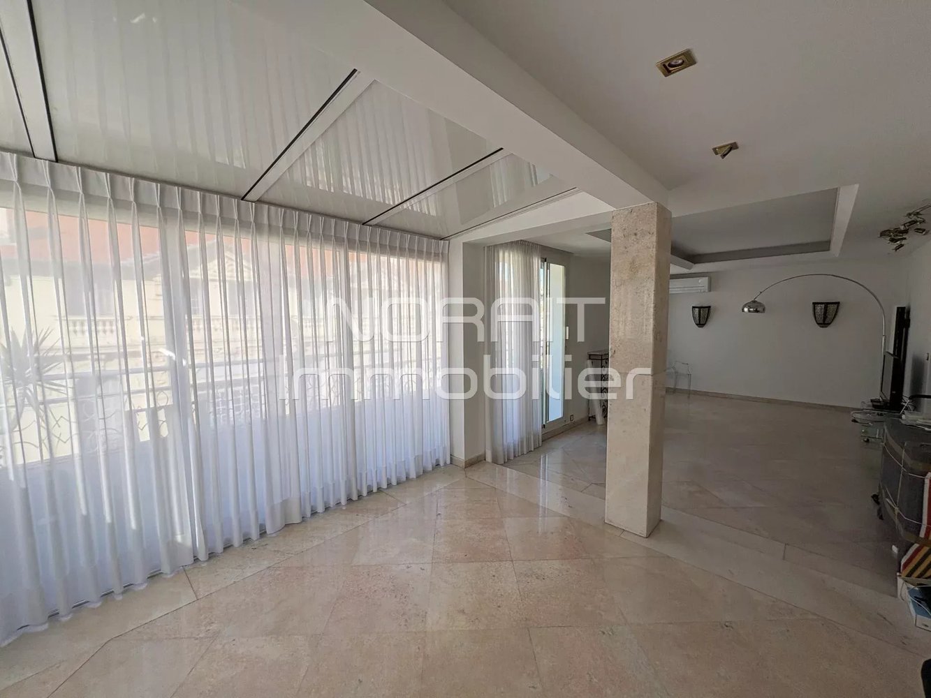 Property photo in Carre d'Or