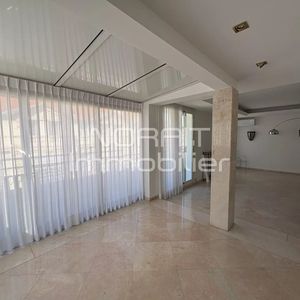 Property in Carre d'Or