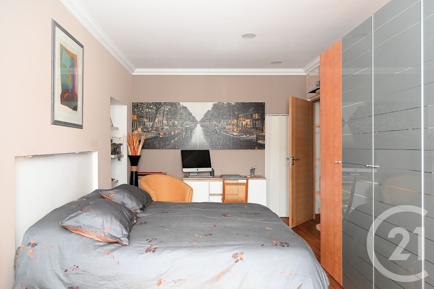 Property photo in Port