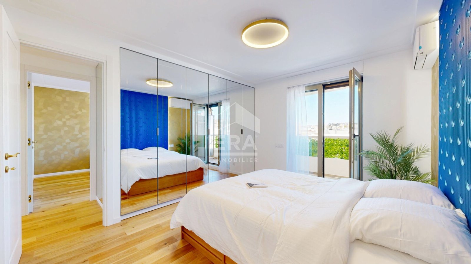 Property photo in Carre d'Or