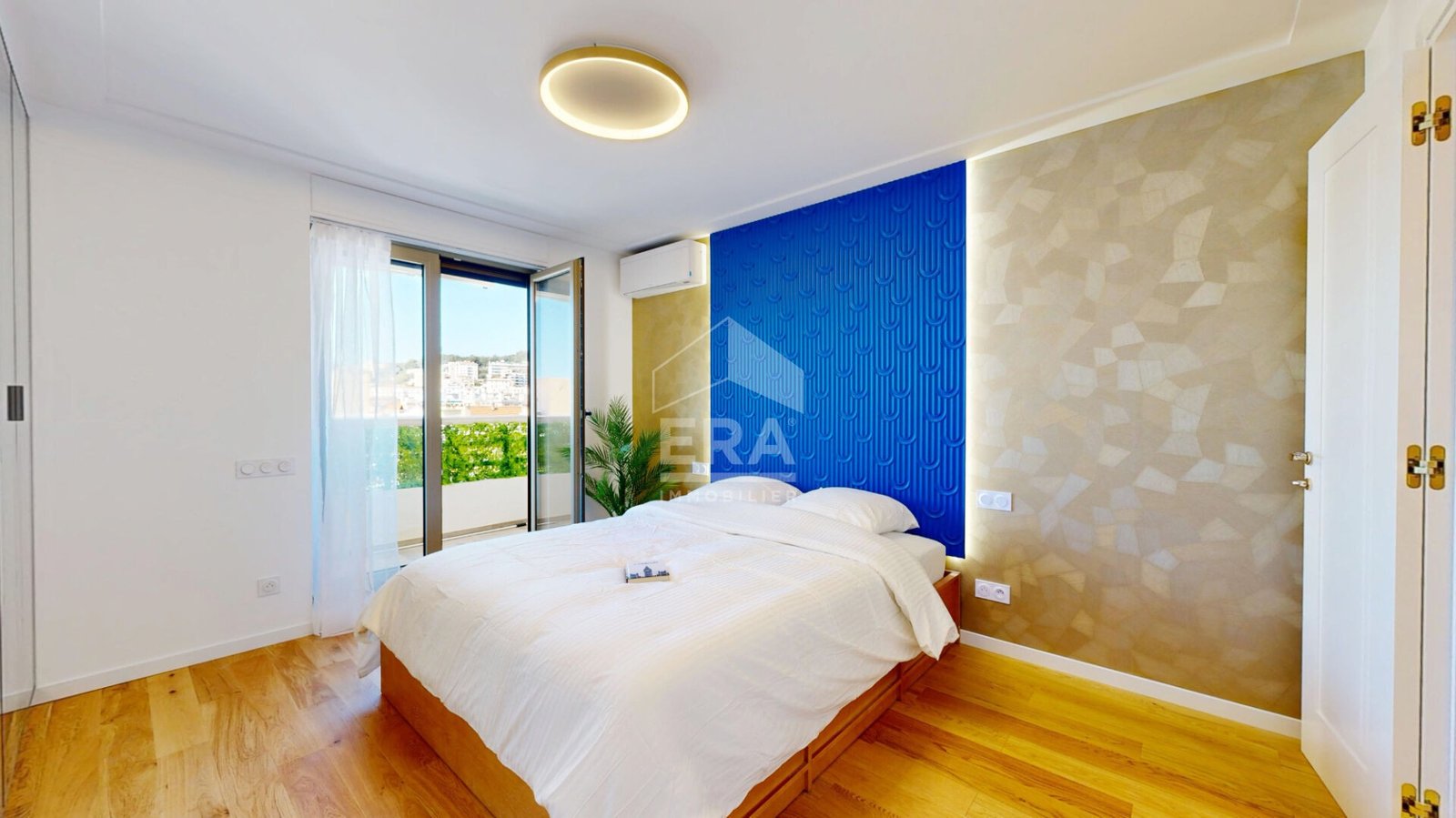 Property photo in Carre d'Or