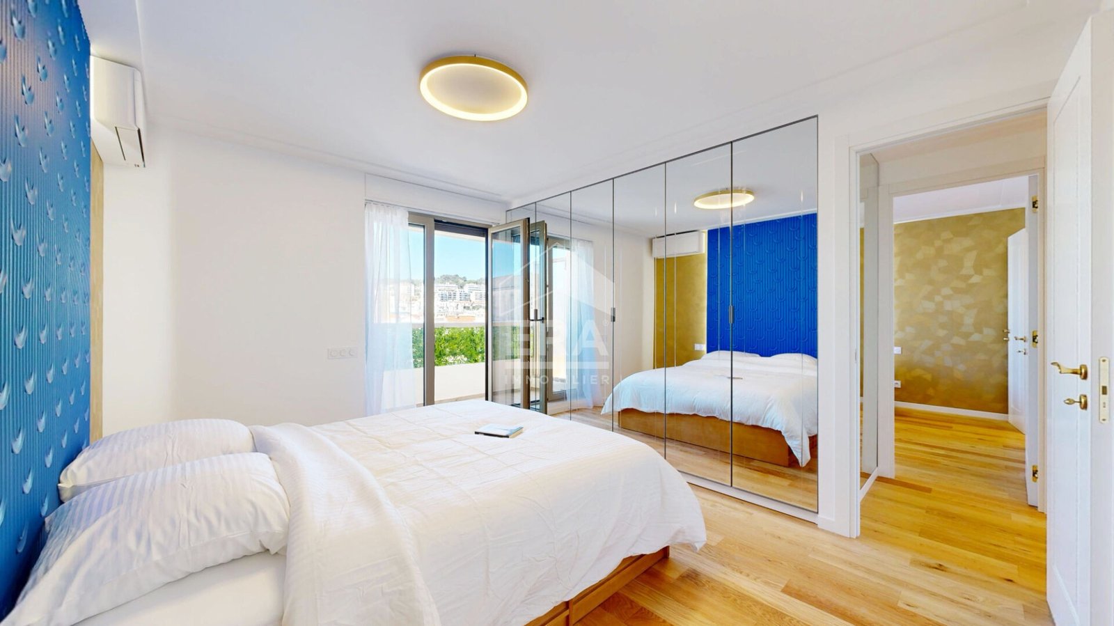 Property photo in Carre d'Or