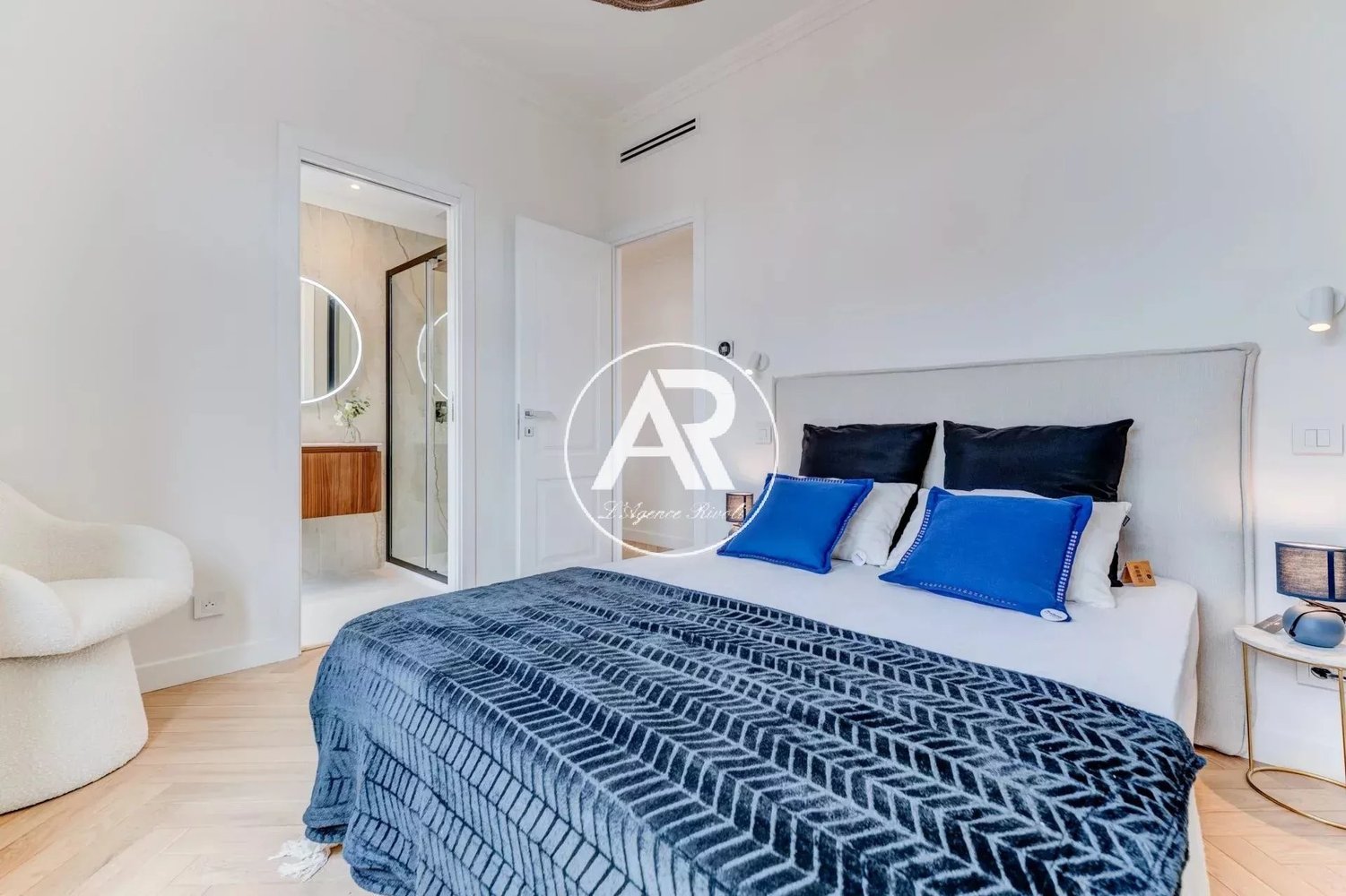 Property photo in Carre d'Or