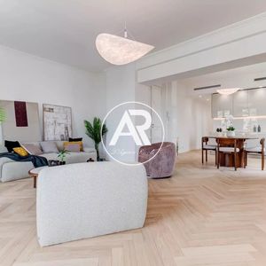 Property in Carre d'Or