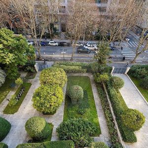 Property in Carre d'Or