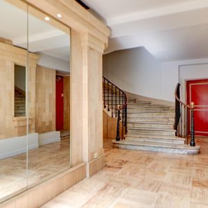 Property in Carre d'Or