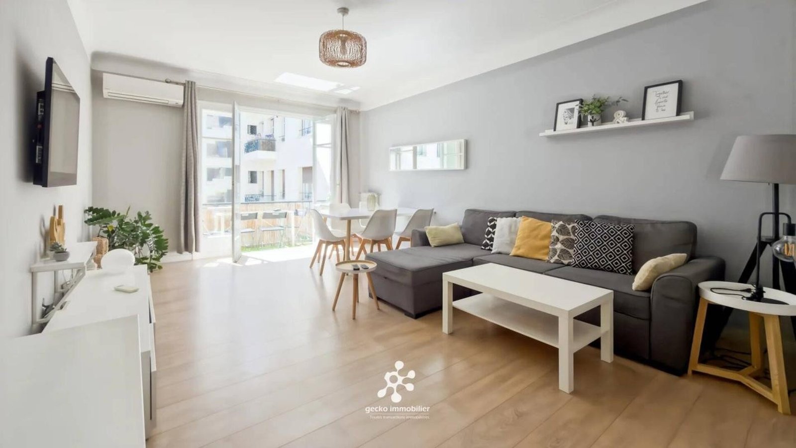 Property photo in Carre d'Or