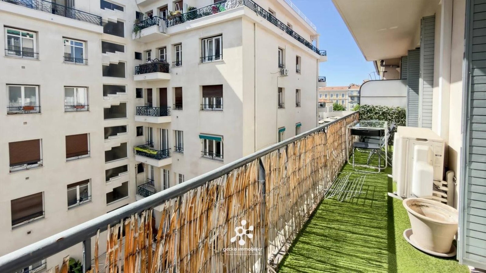 Property photo in Carre d'Or