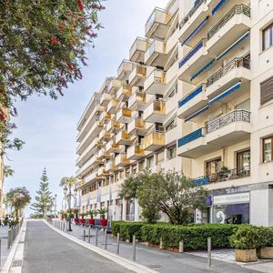 Property in Carre d'Or