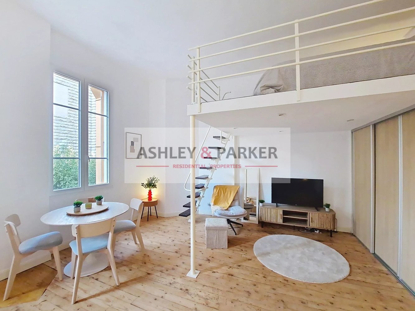 Property photo in Carre d'Or