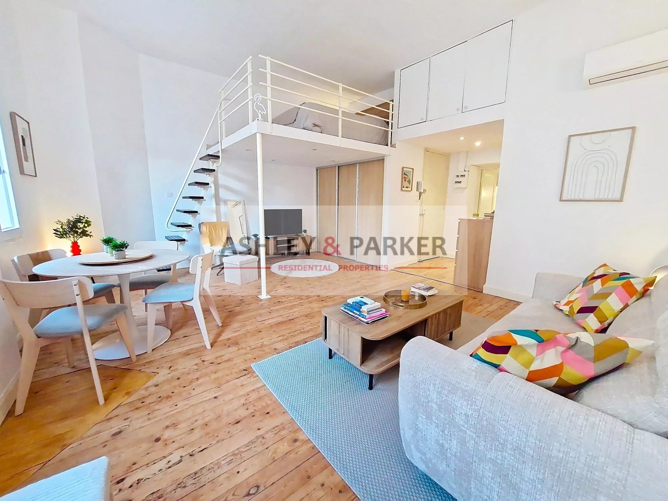 Property photo in Carre d'Or