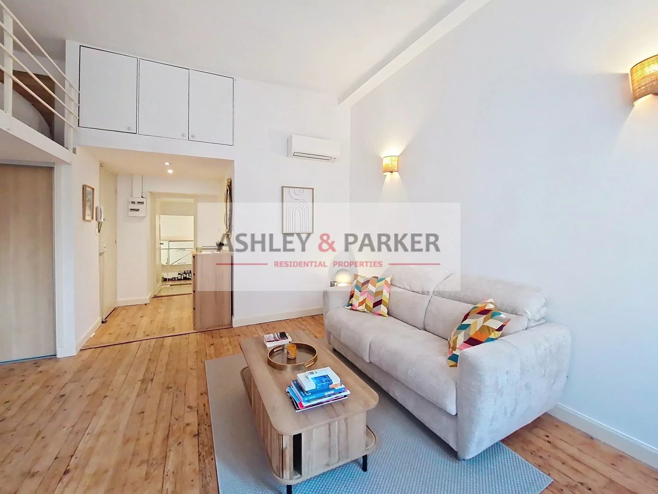 Property photo in Carre d'Or