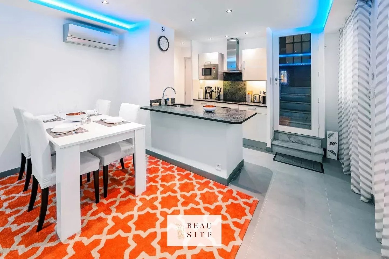 Property photo in Carre d'Or