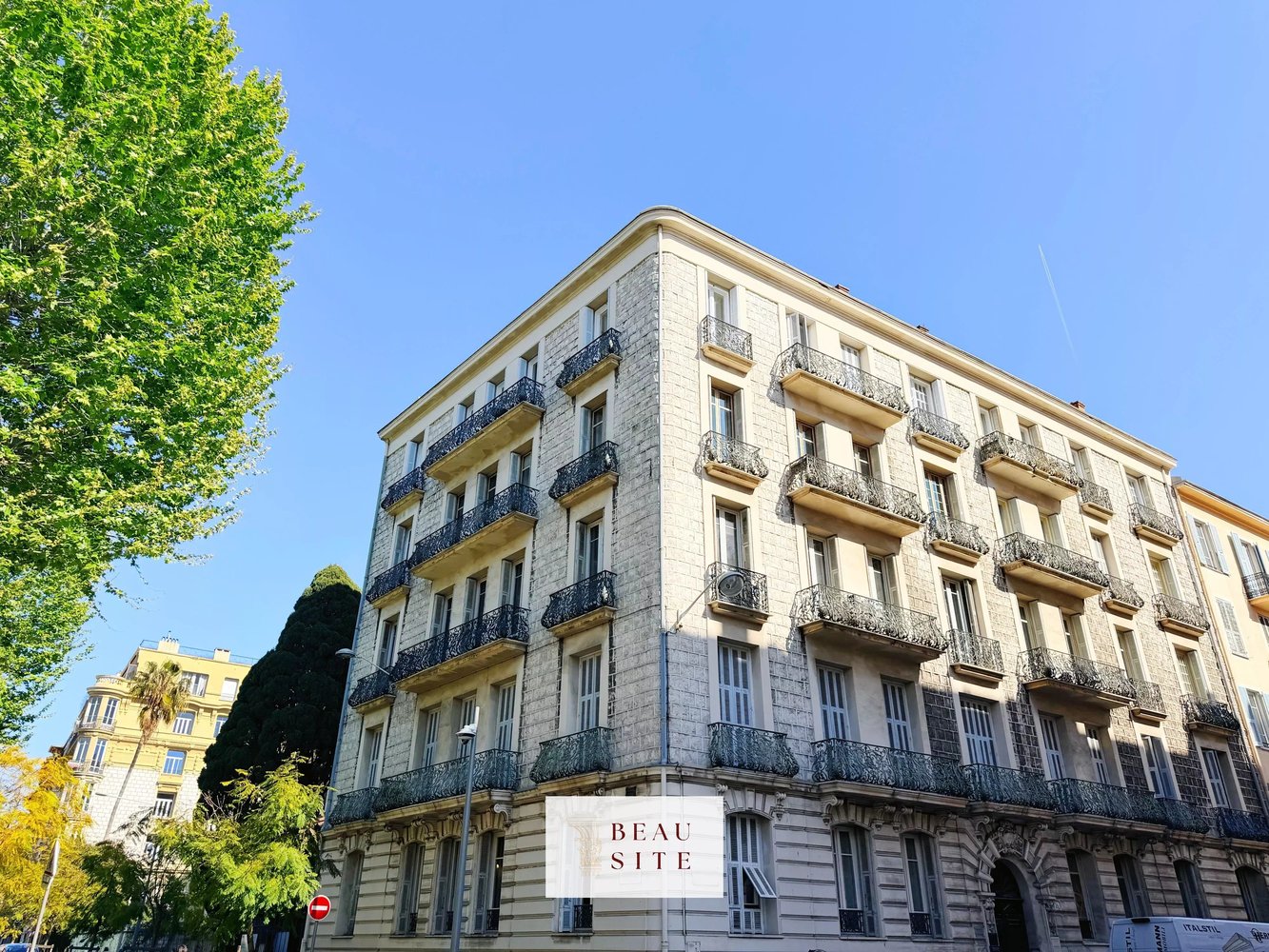 Property photo in Carre d'Or