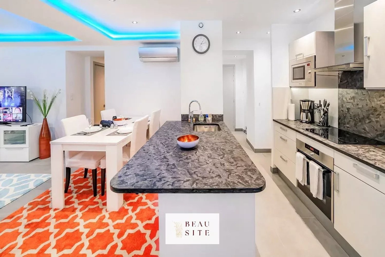 Property photo in Carre d'Or