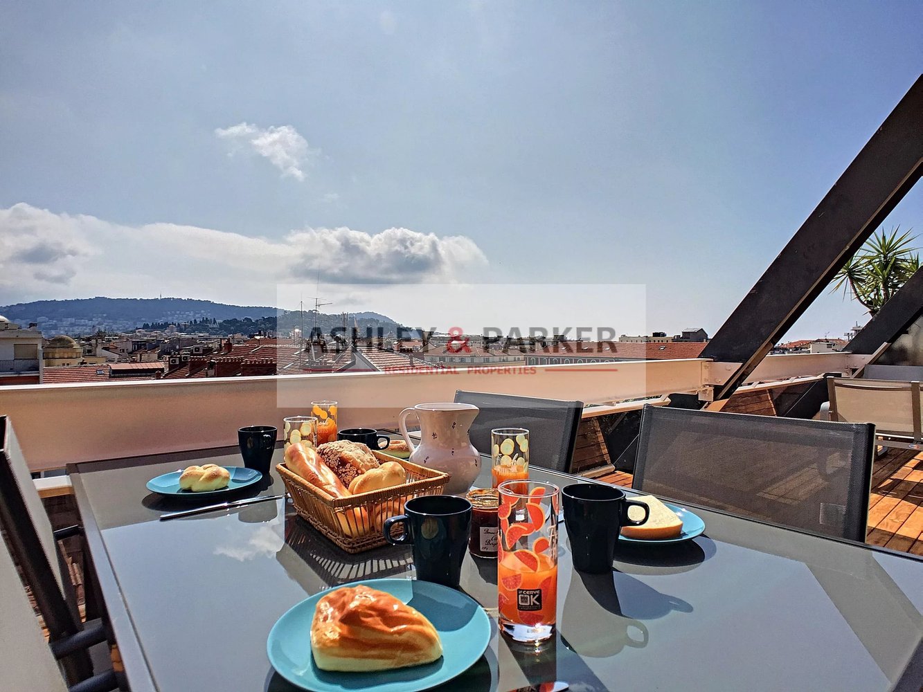 Property photo in Carre d'Or