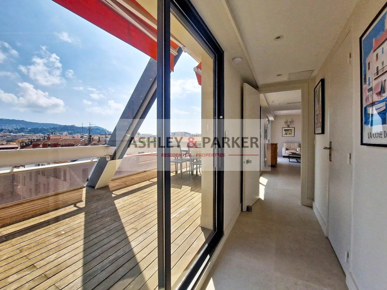 Property photo in Carre d'Or