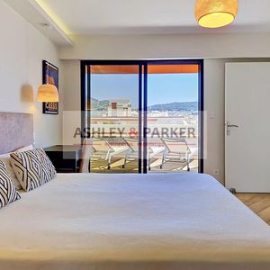 Property in Carre d'Or