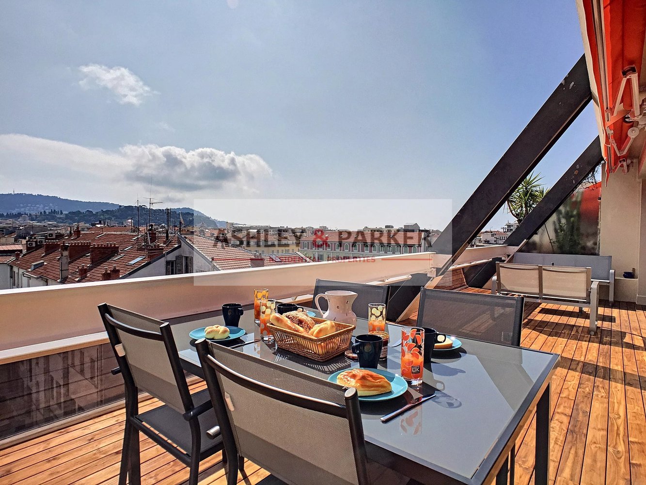 Property photo in Carre d'Or