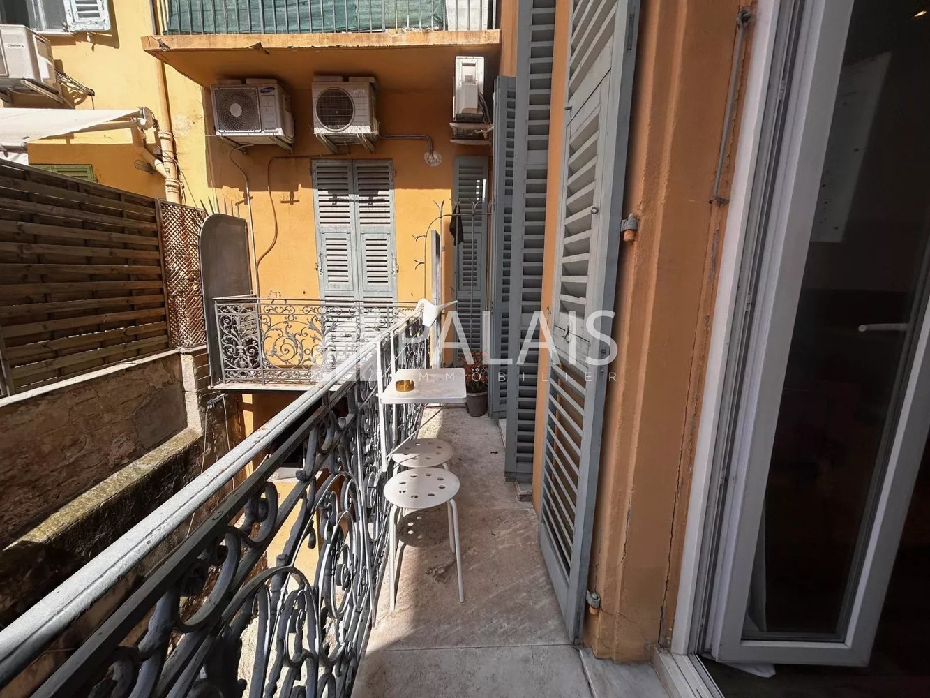 Property photo in Carre d'Or