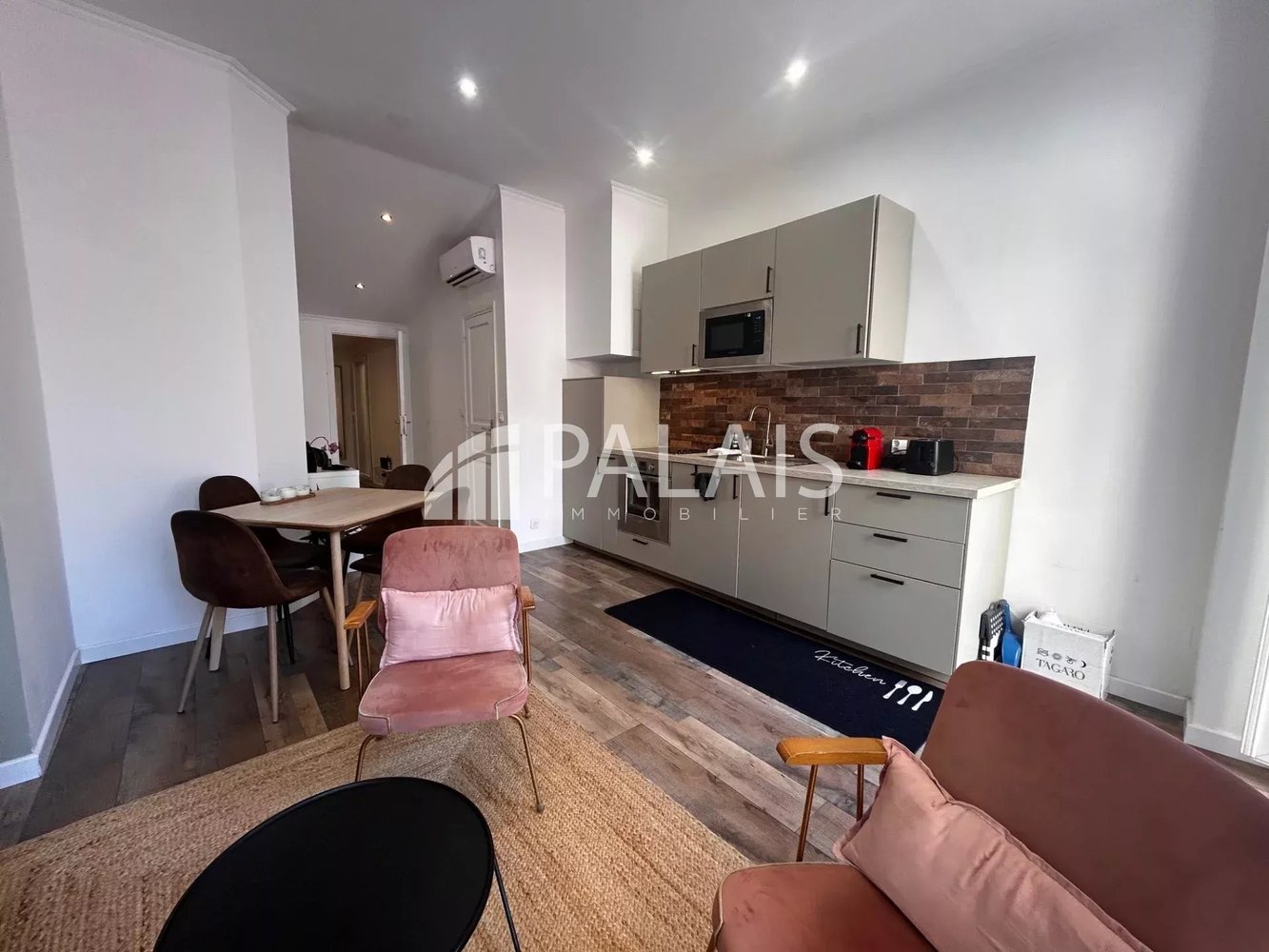 Property photo in Carre d'Or