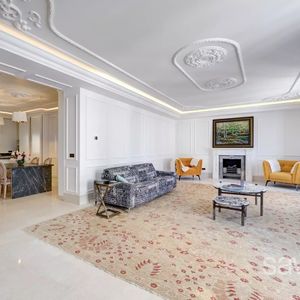 Property in Carre d'Or