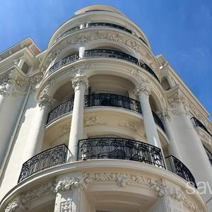 Property in Carre d'Or