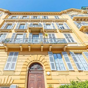 Property in Carre d'Or