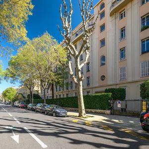 Property in Carre d'Or