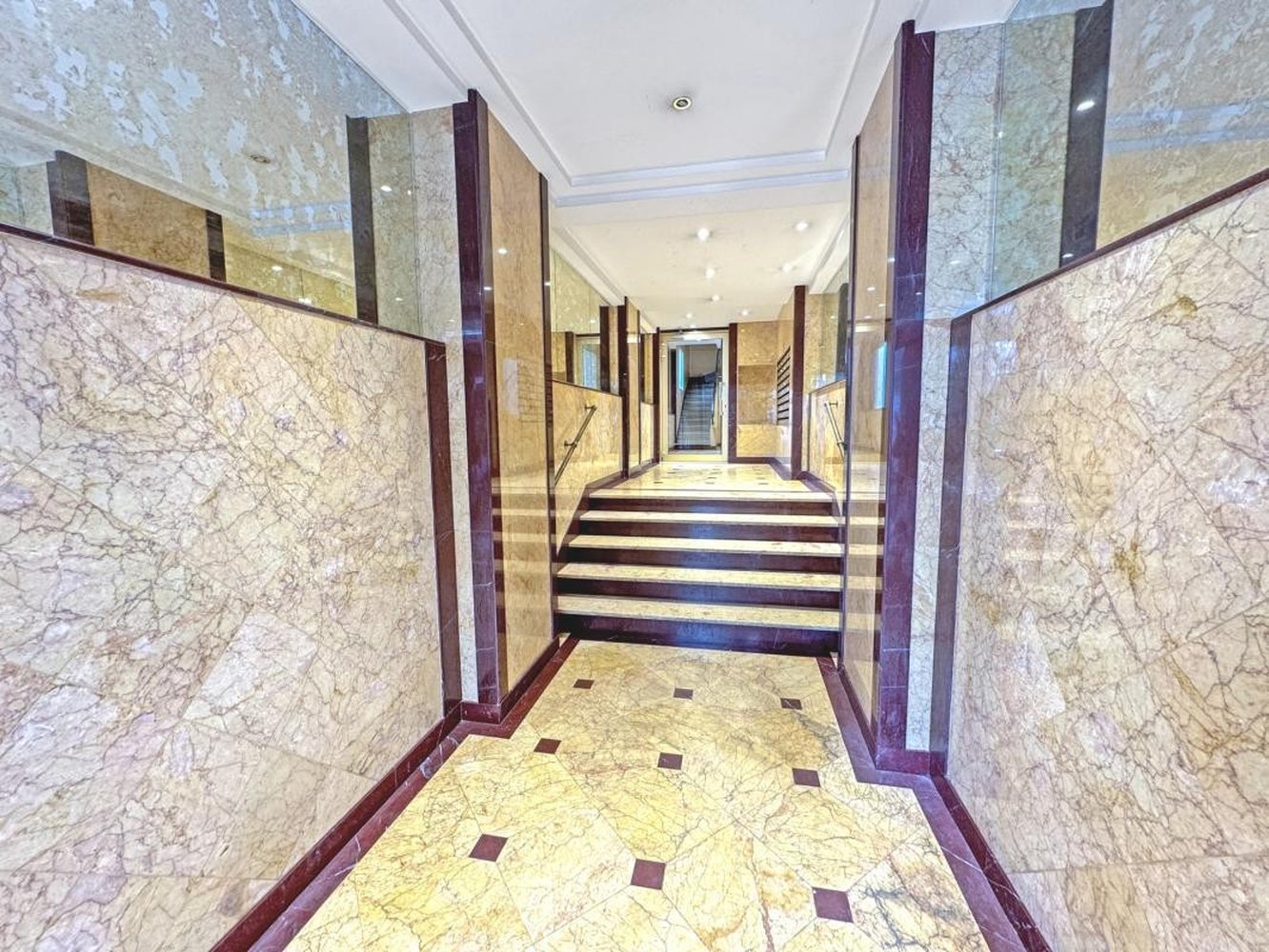 Property photo in Carre d'Or