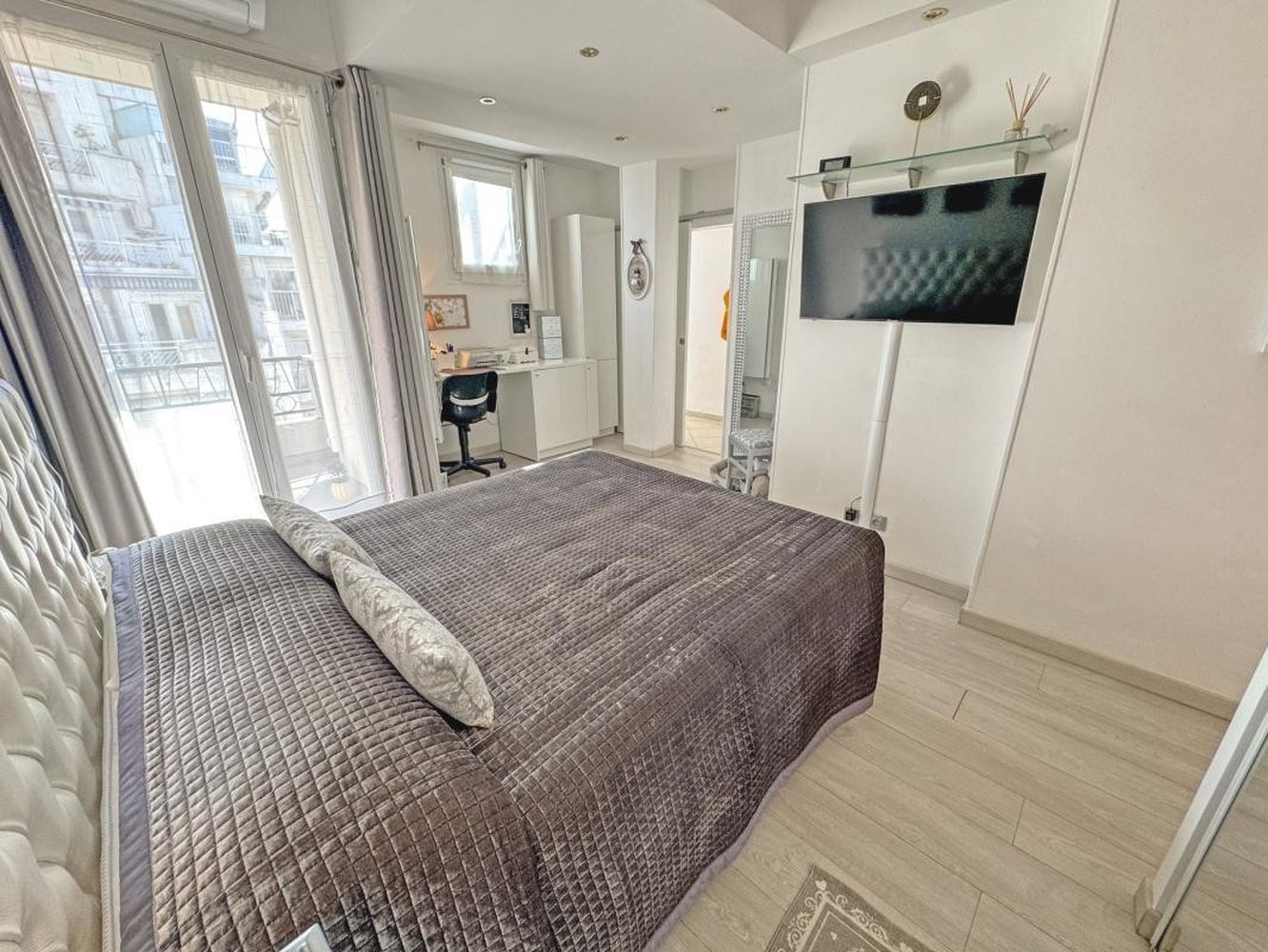 Property photo in Carre d'Or