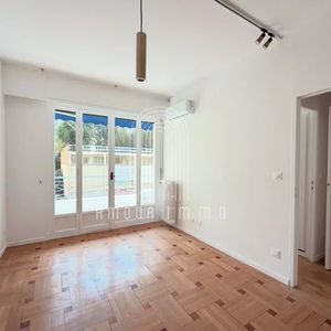 Property in Carre d'Or