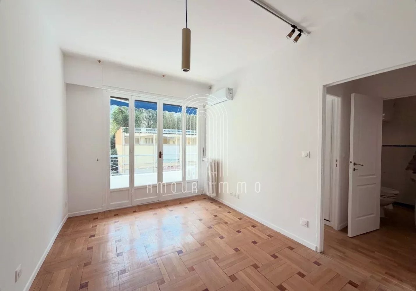 Property photo in Carre d'Or