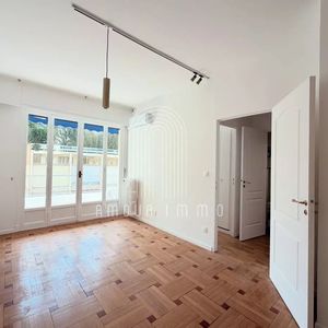 Property in Carre d'Or