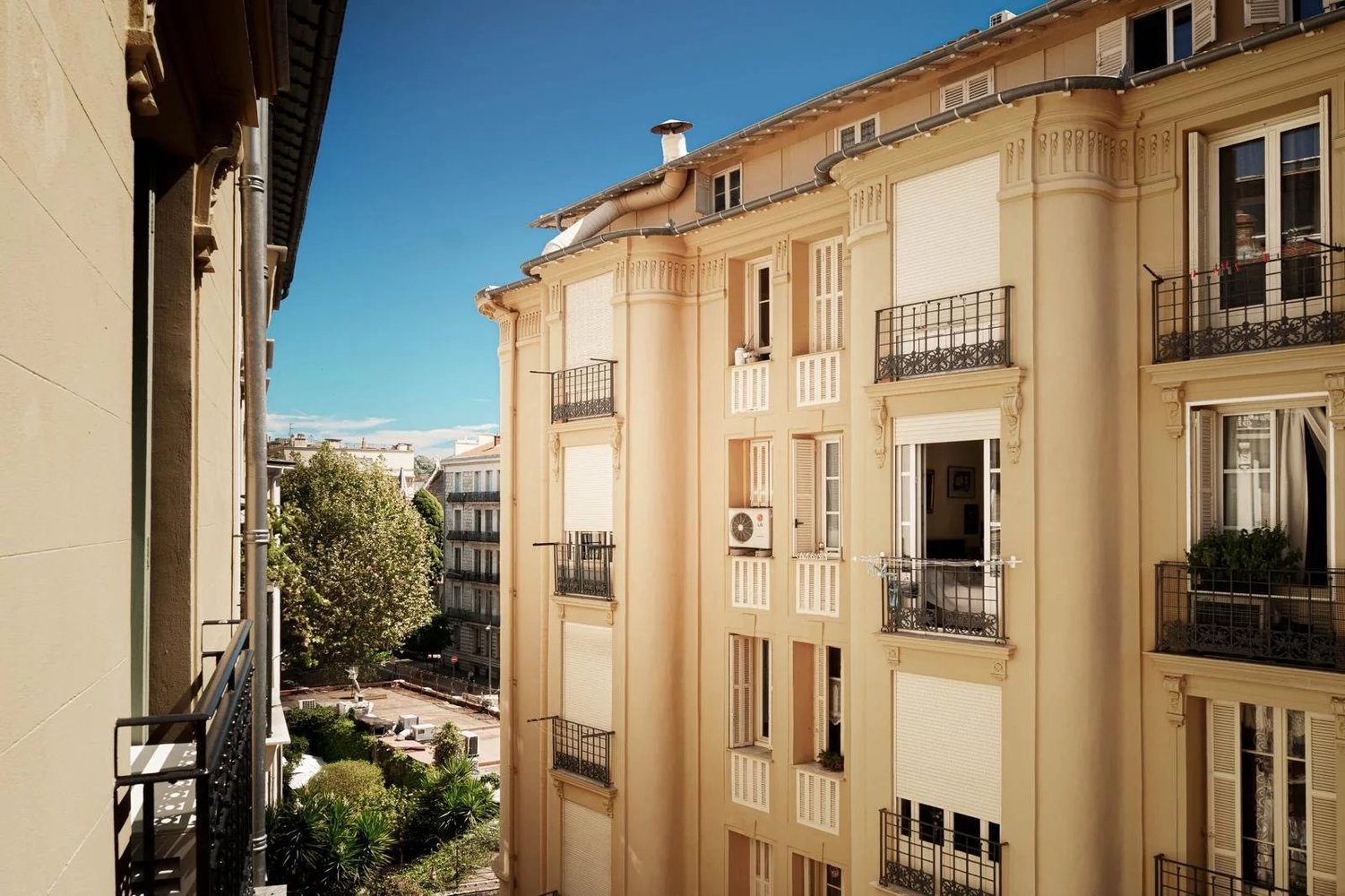 Property photo in Carre d'Or