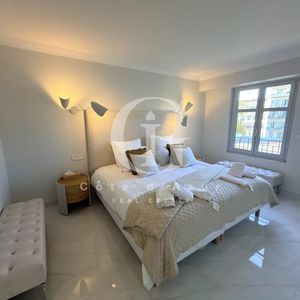 Property in Carre d'Or