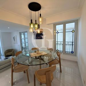 Property in Carre d'Or