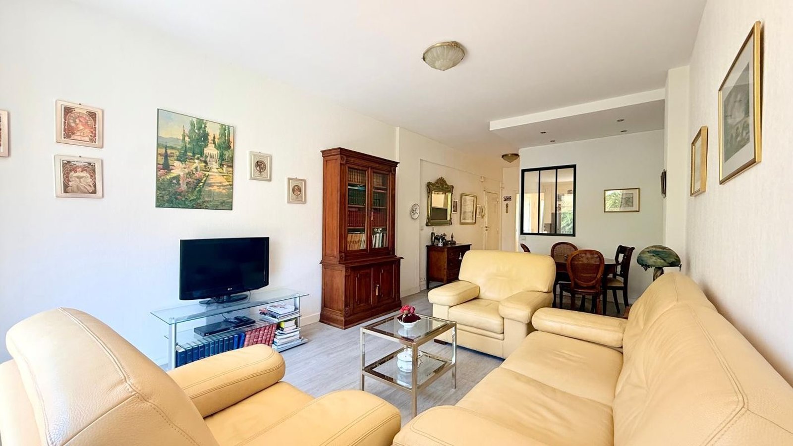 Property photo in Carre d'Or