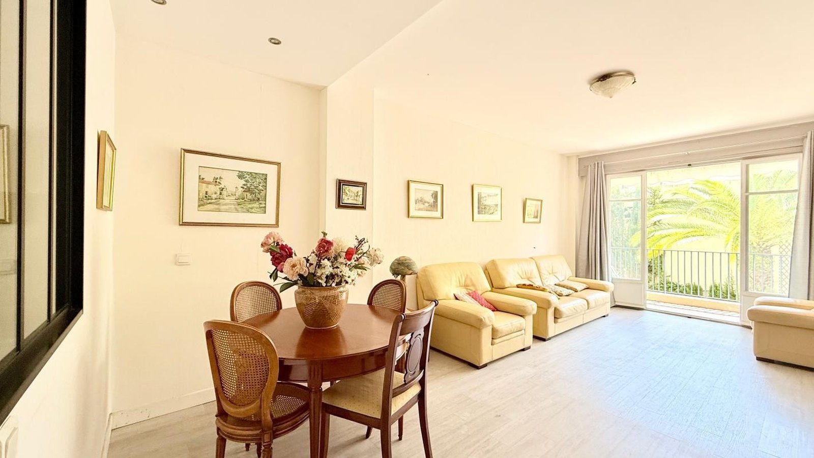 Property photo in Carre d'Or