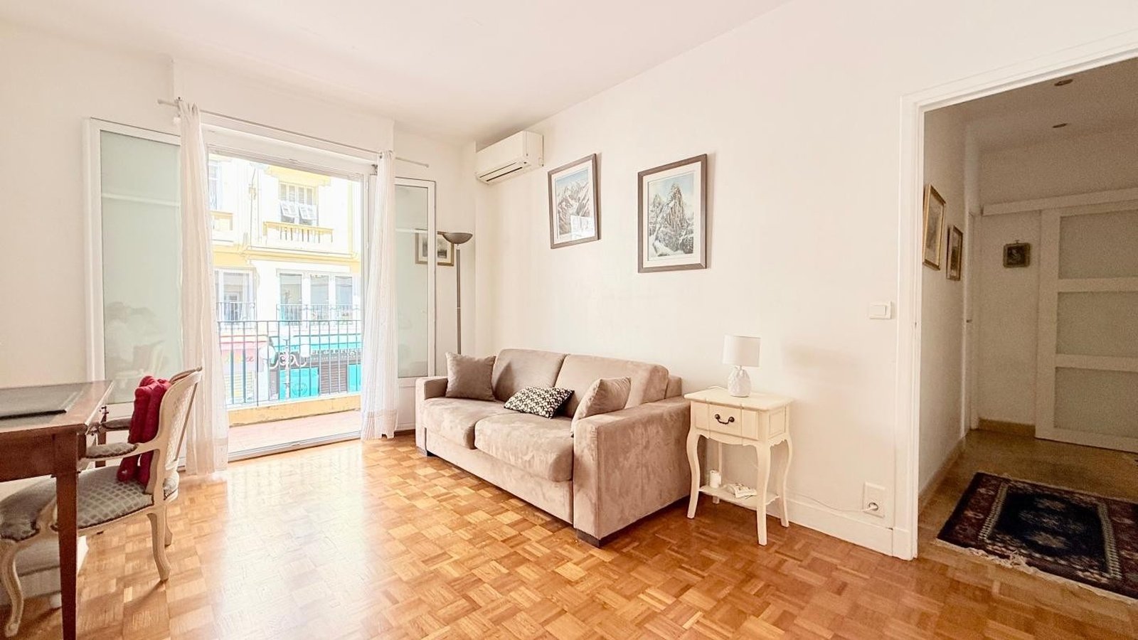 Property photo in Carre d'Or