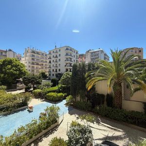 Property in Carre d'Or