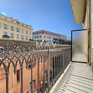 Property in Carre d'Or