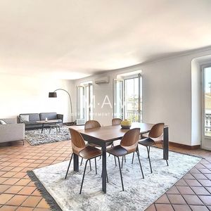 Property in Carre d'Or