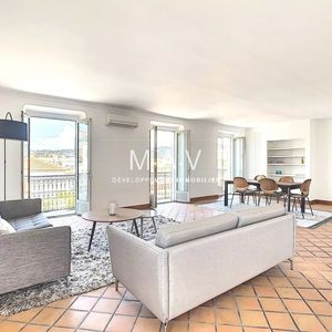 Property in Carre d'Or