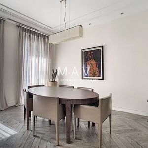 Property in Carre d'Or