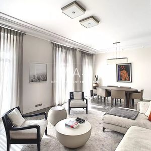 Property in Carre d'Or