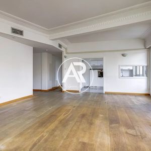 Property in Carre d'Or