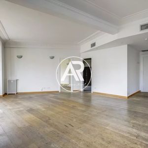 Property in Carre d'Or