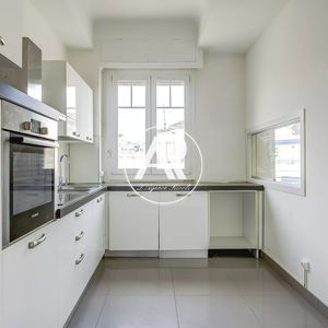 Property in Carre d'Or