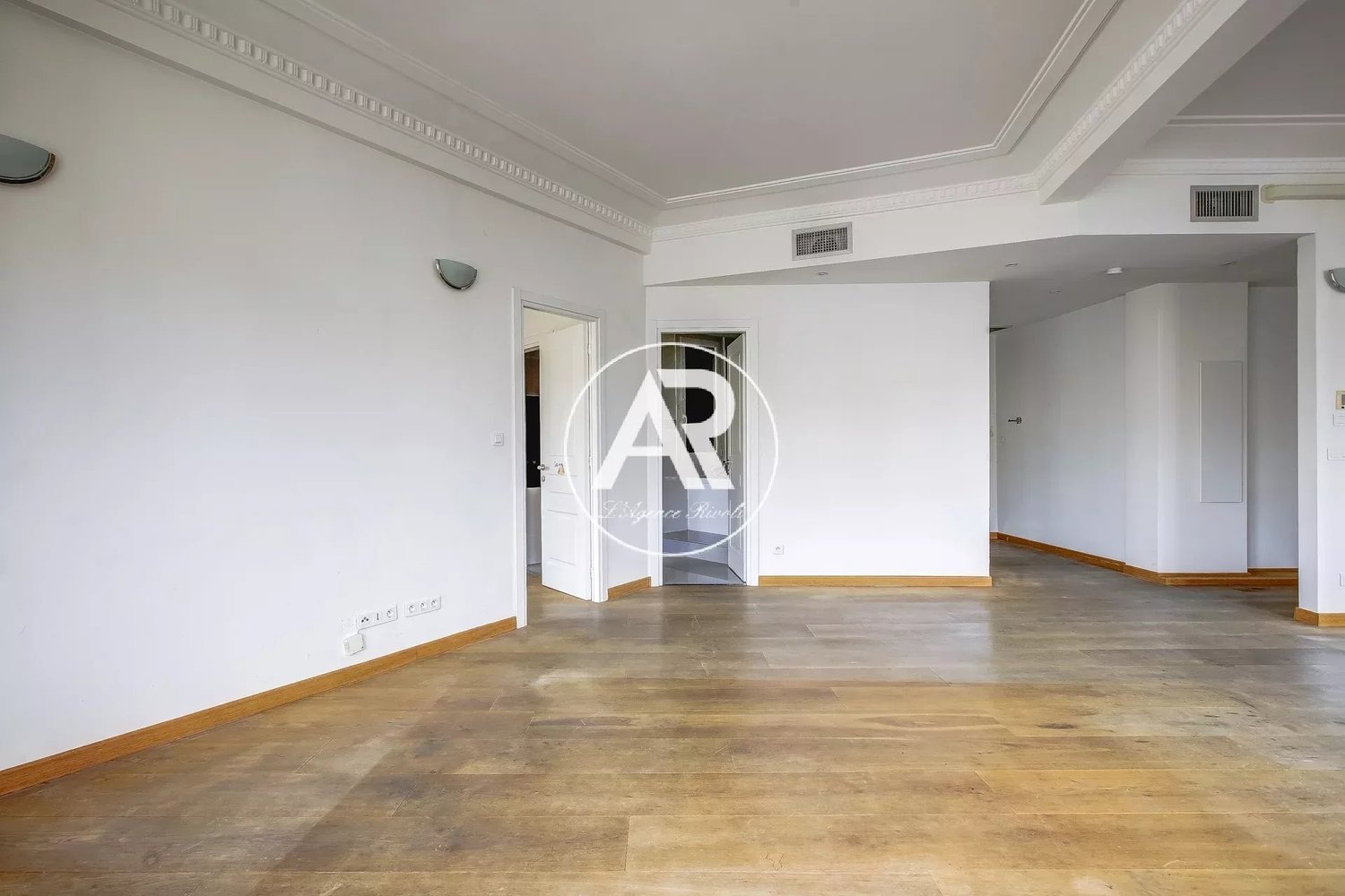 Property photo in Carre d'Or